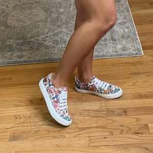 Blowfish Malibu Mandi floral print canvas sneakers slip on size 7